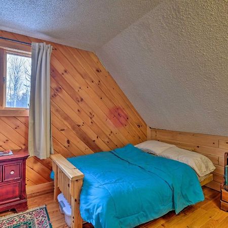 Вілла Secluded Johnsburg Retreat With Hot Tub And Fire Pit Екстер'єр фото