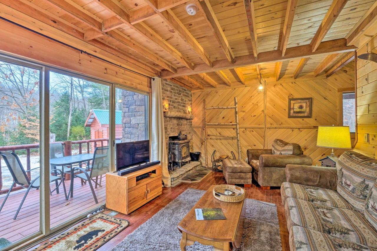 Вілла Secluded Johnsburg Retreat With Hot Tub And Fire Pit Екстер'єр фото