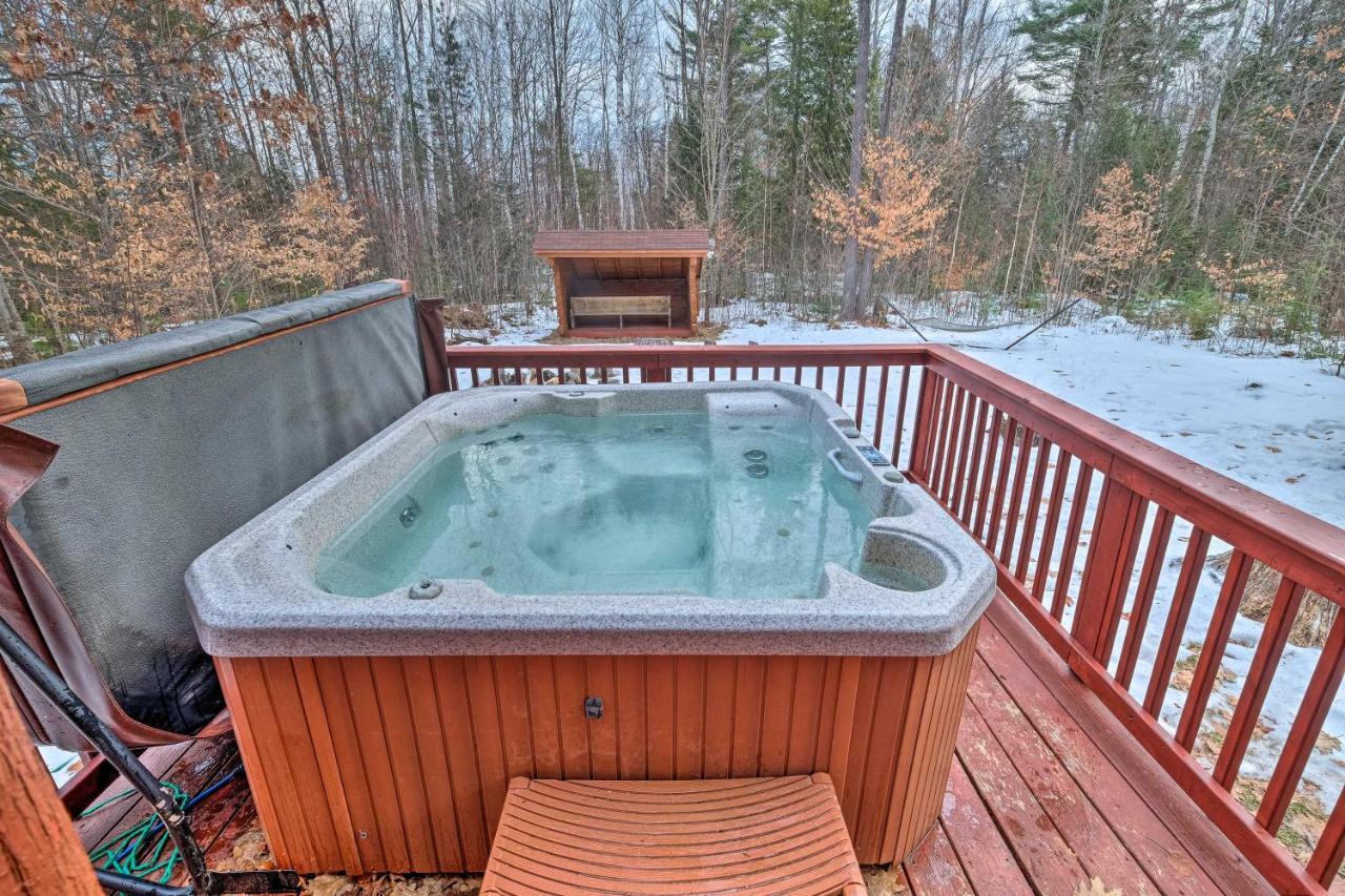 Вілла Secluded Johnsburg Retreat With Hot Tub And Fire Pit Екстер'єр фото
