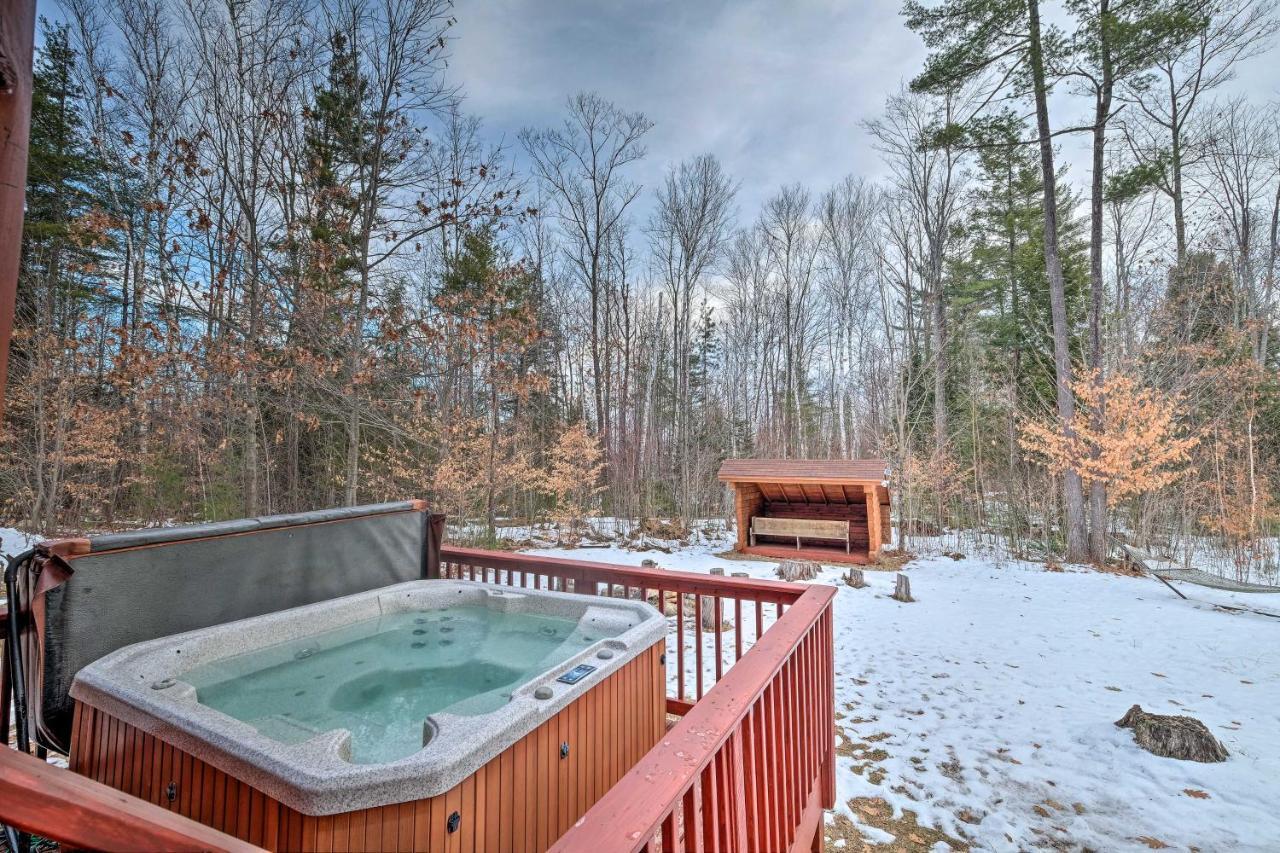 Вілла Secluded Johnsburg Retreat With Hot Tub And Fire Pit Екстер'єр фото
