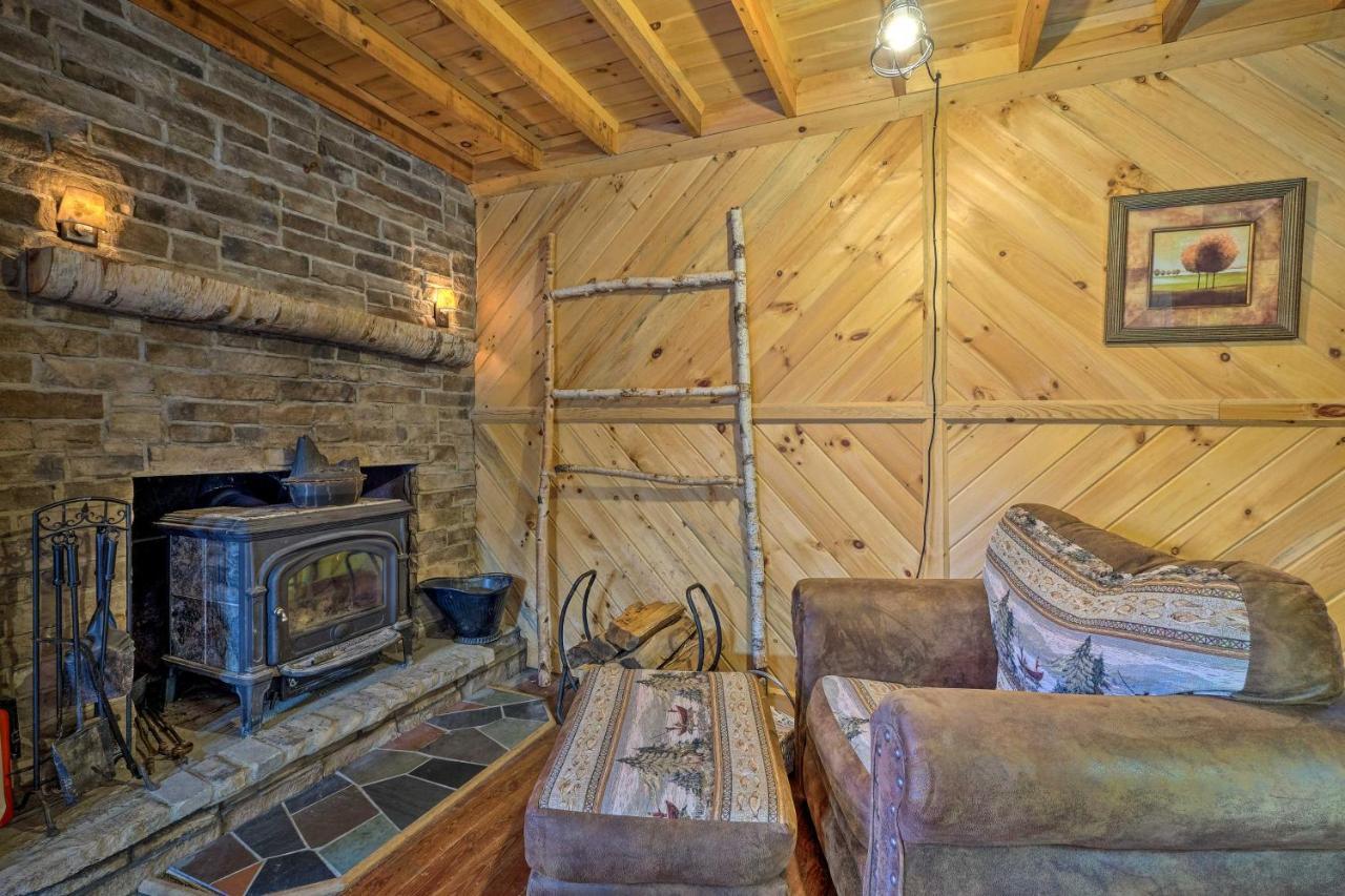 Вілла Secluded Johnsburg Retreat With Hot Tub And Fire Pit Екстер'єр фото