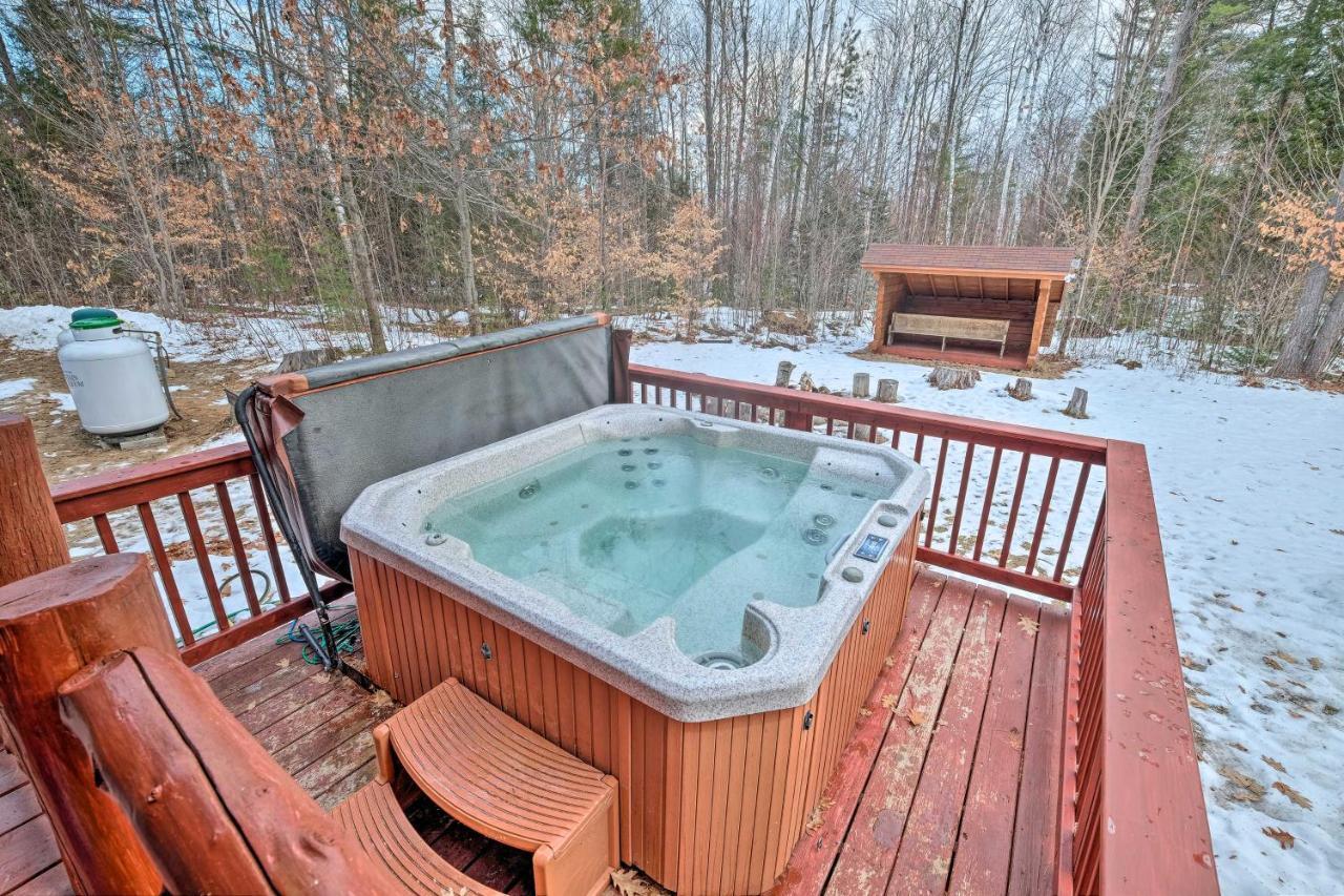 Вілла Secluded Johnsburg Retreat With Hot Tub And Fire Pit Екстер'єр фото