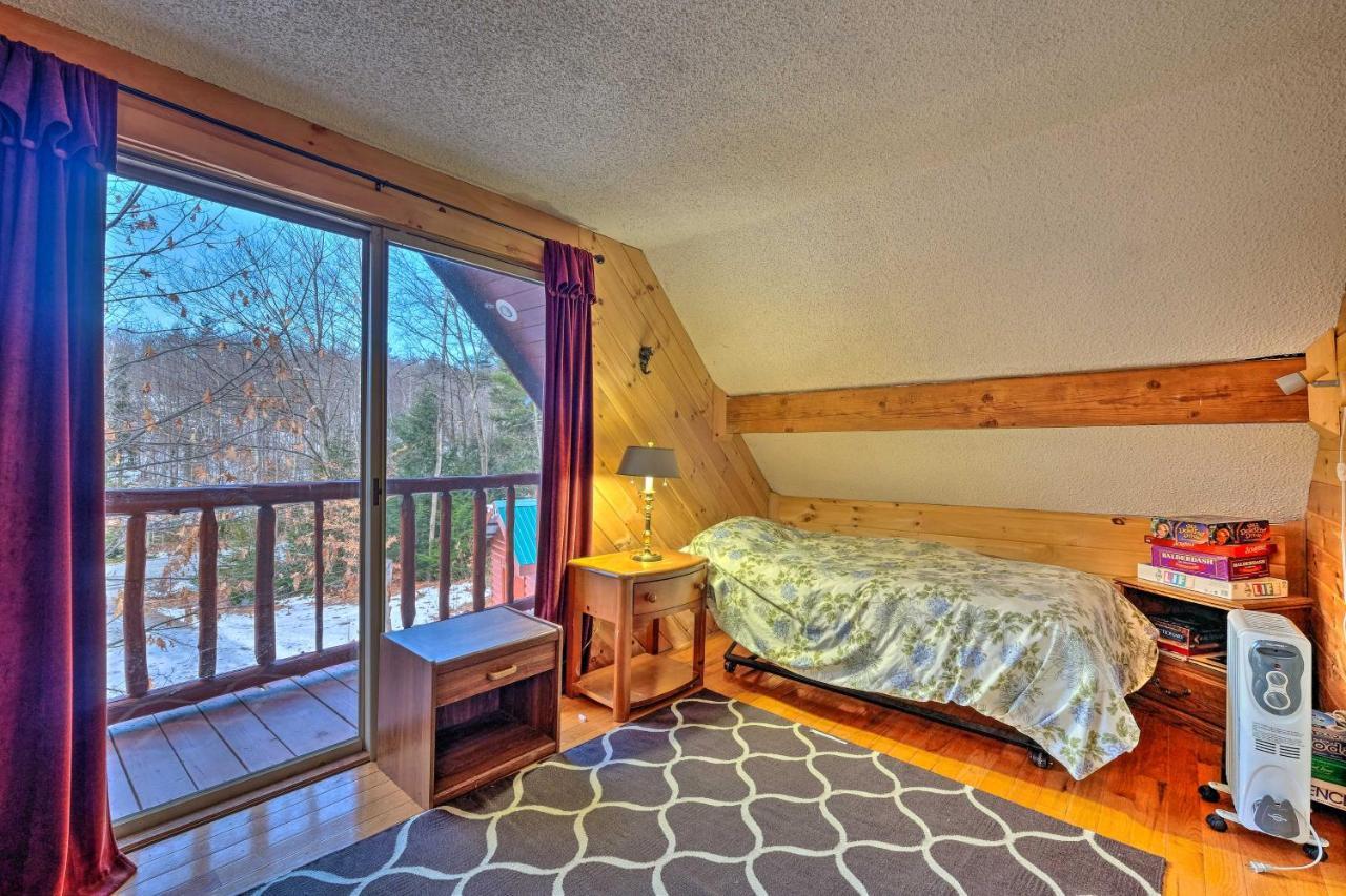 Вілла Secluded Johnsburg Retreat With Hot Tub And Fire Pit Екстер'єр фото